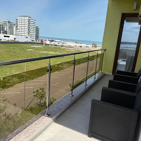 Summerland Sea View 아파트