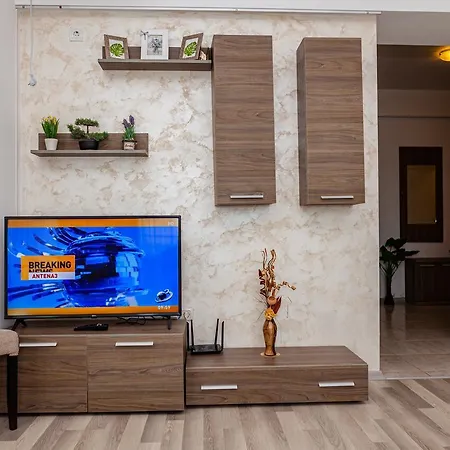 Summerland Sea View Apartment Mamaia